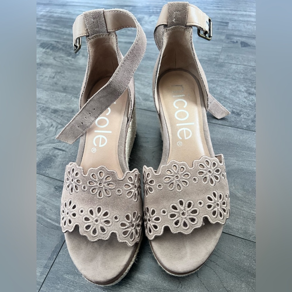 Tan LIKE NEW sandals